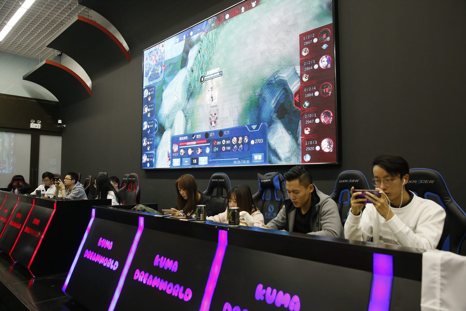 MongolZ , aurora , Vitality , 和 Heroic 晋级 BLAST Bounty Fall 2025：封闭预选赛下一轮