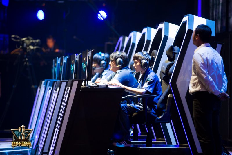 PARIVISION 晋级 StarLadder Budapest Major 2025 第三阶段，而 Fnatic 被淘汰出局